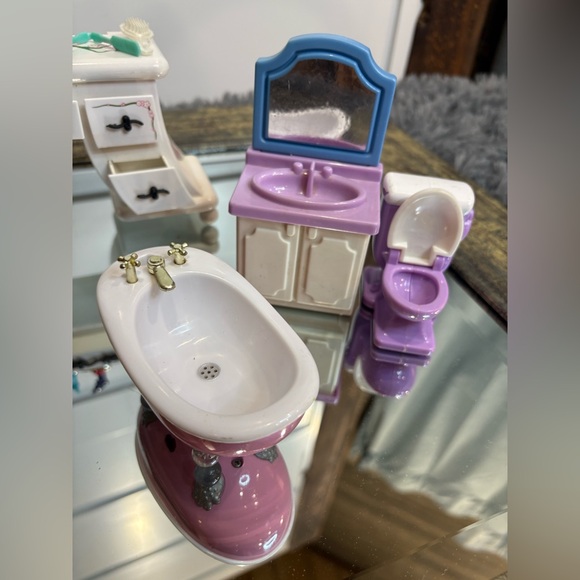 Miniature Dollhouse Bathroom Set Tub Toilet Sink Vanity Chair Furniture Lot